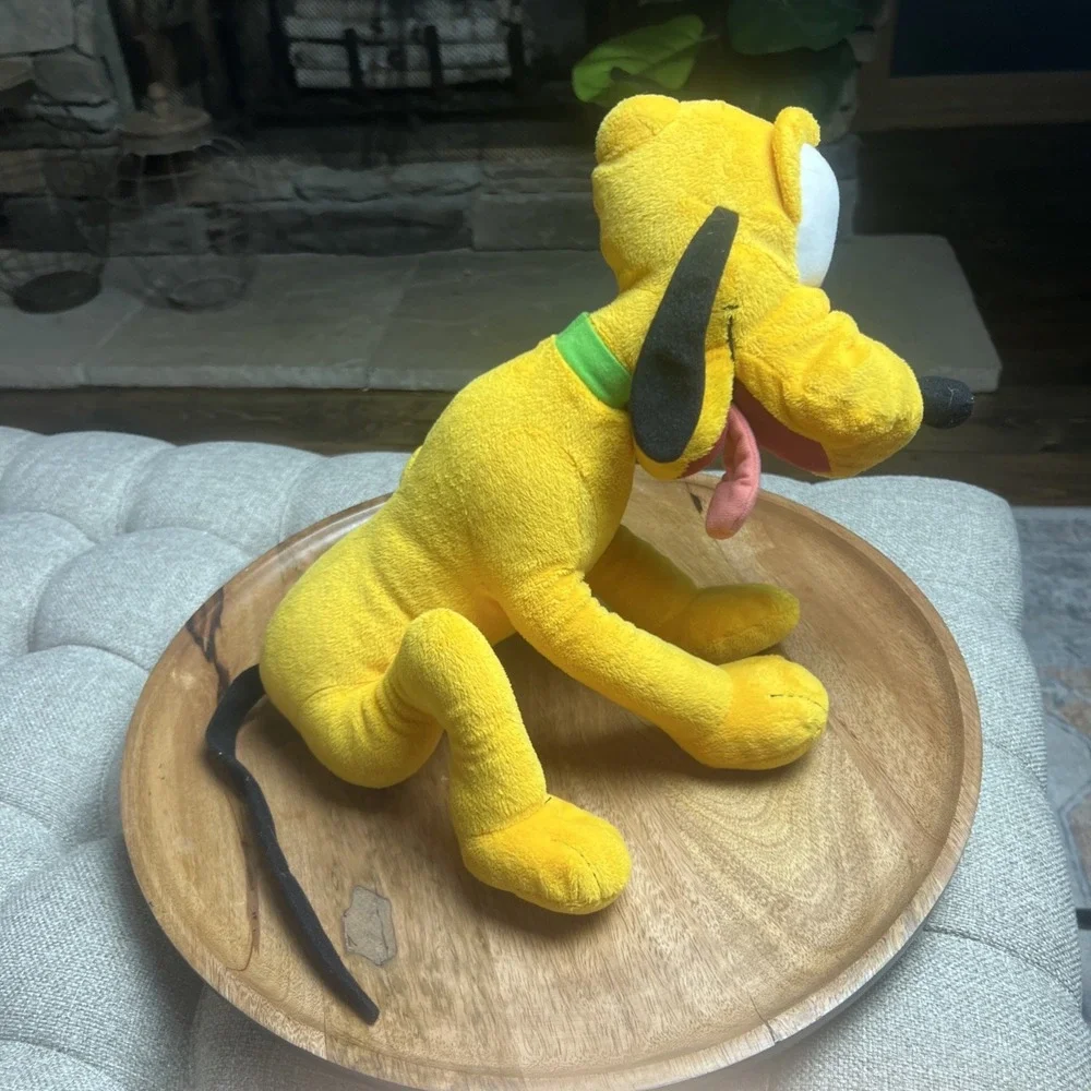 Disney Pluto‎ Plush 16